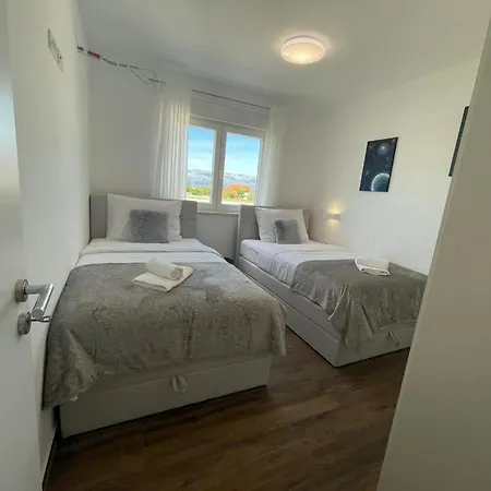 Villa Pool House Roma Nin